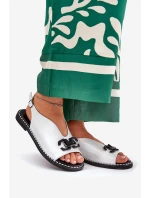 Sandály Na Ploché Podpatky S Dekorací Eko Kůže Stříbrné Tillireta