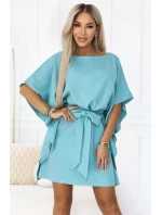 287-40 SOFIA Motýlí šaty se zavazováním v pase - pastelově tyrkysové 287-40 SOFIA Motýlí šaty se zavazováním v pase - pastelově tyrkysové