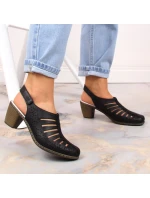 Dámské pohodlné kožené sandály na podpatku Rieker 40959-00