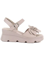 Dámské kožené sandály na platformě béžové Vinceza 26-79615