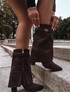 Zateplené dámské kozačky na podpatku s ozdobným páskem čokoládové Luvielle