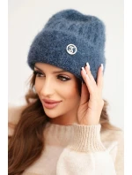 Dámská čepice pruhovaná z viskózy nadýchaná s ozdobným kovovým knoflíkem džínová barevná Dámská čepice pruhovaná z viskózy nadýchaná s ozdobným kovovým knoflíkem džínová barevná