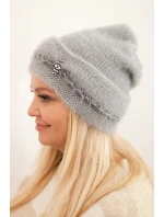 Dámská zimní čepice huňatá s perlami a ozdobným vzorem šedá