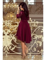 NICOLLE - Dámské šaty ve švestkové barvě s delším zadním dílem a krajkovým výstřihem 210-13 NICOLLE - Dámské šaty ve švestkové barvě s delším zadním dílem a krajkovým výstřihem 210-13