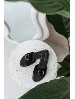 Dámské pantofle na ploché podešvi se zlatým sponou Czarne Selivelle