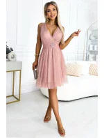 525-2 OLGA tylové šaty s výstřihem a ozdobnou sponou - BRUCE PINK