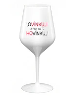 LOVÍNKUJI A PAK NA TO HOVÍNKUJI - bílá nerozbitná sklenice na víno 470 ml LOVÍNKUJI A PAK NA TO HOVÍNKUJI - bílá nerozbitná sklenice na víno 470 ml