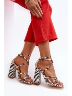 Módní bílé a černé sandály na vysokém podpatku Josette