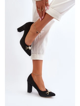 Černé Zamszové Lodičky Na Podpatku S Srdcem Zazoo 2453/OS Černé Zamszové Lodičky Na Podpatku S Srdcem Zazoo 2453/OS