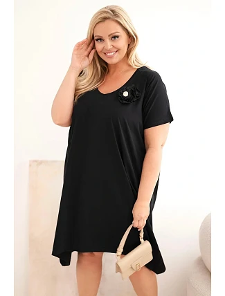 Dámské bavlněné šaty Plus Size s broží a výstřihem černá Dámské bavlněné šaty Plus Size s broží a výstřihem černá