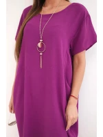 Šaty s kapsami a přívěskem tmavě fialová