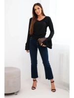 Dámská pruhovaná blůza s V výstřihem a volány na rukávech černá Dámská pruhovaná blůza s V výstřihem a volány na rukávech černá