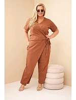 Dámský bavlněný overal Plus Size se zavazováním v pase velbloudí Dámský bavlněný overal Plus Size se zavazováním v pase velbloudí