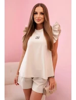 Dámský komplet s volánem – halenka s krátkým rukávem a šortky s gumičkou béžový