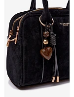 Kufříková Eko semišová kabelka s přívěskem Černá Sorielle