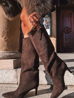 Dámské kozačky z eko semiše nazouvací na podpatku čokoládové Phelin