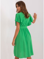 Zelené rozevláté šaty ke kolenům