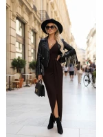 404-14 Elegantní dlouhé šaty s obálkovým výstřihem a rozparkem - čokoládově hnědé