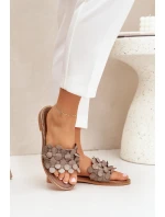 Dámské pantofle na plochém podpatku 40381 Taupe - Zazoo Dámské pantofle na plochém podpatku 40381 Taupe - Zazoo