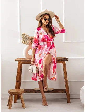 Růžové dámské šaty s přeloženým obálkovým výstřihem (704) Růžové dámské šaty s přeloženým obálkovým výstřihem (704)