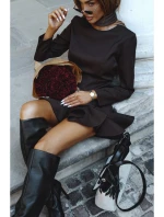 M880 Šaty s volánkovým lemem - hnědé M880 Šaty s volánkovým lemem - hnědé