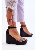 Módní kožené sandály na klínu černé Arwen Módní kožené sandály na klínu černé Arwen