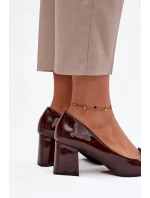 Dámské lakované lodičky na blokovém podpatku s ozdobou Isoline – čokoládové Dámské lakované lodičky na blokovém podpatku s ozdobou Isoline – čokoládové