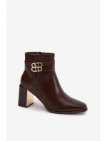 Dámské kotníkové boty na podpatku s páskem a zlatým detailem čokoládové Galinne