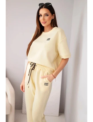 Dámský viskózový komplet s krátkým rukávem a kalhotami s ohrnutým spodním lemem žlutý