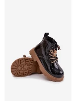 Dětské zateplené lakované kotníkové botky s medvídkovou připínkou – černé Jovellea