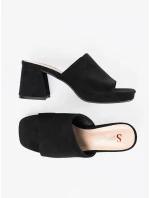 Zajímavé černé dámské nazouváky na širokém podpatku Zajímavé černé dámské nazouváky na širokém podpatku