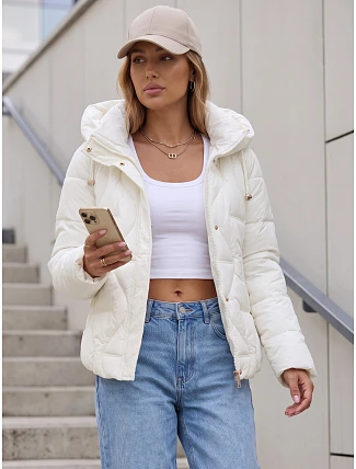 Dámská zimní prošívaná bunda s kapucí v barvě ecru FashionStreet TY5938 Dámská zimní prošívaná bunda s kapucí v barvě ecru FashionStreet TY5938