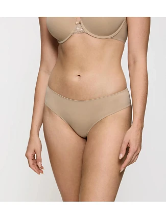 Triumph – Lovely Micro: Brazilky stringy z mikrovlákna s jemnou krajkou Triumph
