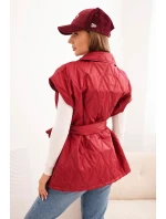 Dámská prošívaná vesta s páskem a širokým límcem bordová Dámská prošívaná vesta s páskem a širokým límcem bordová