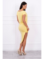 Asymetrické žluté šaty
