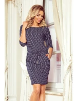 13-157 Sportovní šaty s vázáním a kapsami - džínovina s malými puntíky 13-157 Sportovní šaty s vázáním a kapsami - džínovina s malými puntíky