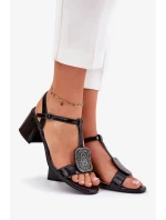 Dámské lakované kožené sandály na sloupku s ozdobou - černé Vinceza