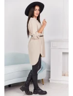 Šaty s delšími zády a pásem světle béžová