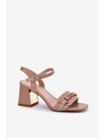 Kožené lakované dámské sandály na podpatku béžové Mevonelle