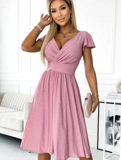 425-2 MATILDE Šaty s hlubokým výstřihem a krátkými rukávy - pudrově růžové s brokátem