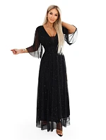 654-5 Dlouhé lesklé plus size šaty s výstřihem a průhlednými rukávy - černé