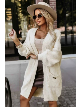 628-1 Módní oversize svetr s ozdobnou broží a praktickými kapsami - béžový