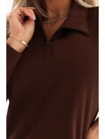 649-1 Elegantní midi šaty s límečkem a bočním rozparkem - čokoládové