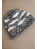 Dámská zimní čepice z vlny v hrubém pletení a pruhy K465 šedá + bílá Dámská zimní čepice z vlny v hrubém pletení a pruhy K465 šedá + bílá