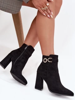 Dámské zateplené kotníkové botky z eko semiše na sloupku s ozdobou – černé Lymall