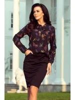 Dámská tmavě modrá halenka s vázáním ve přední části a se vzorem barevných vážek model 6356825