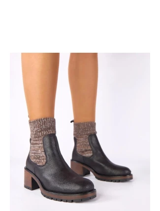 Boty na podpatku  model 222348 Solea