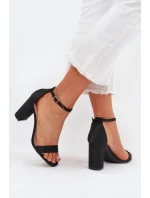 Lesklé dámské sandály na podpatku černé Kavina