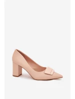 Dámské lodičky na širokém podpatku s ozdobou Celira – béžové Dámské lodičky na širokém podpatku s ozdobou Celira – béžové