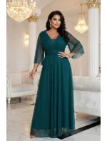 654-1 Dlouhé lesklé plus size šaty s výstřihem a průhlednými rukávy - lahvově zelené
